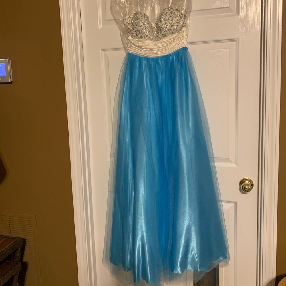 Size 00-0 blue strapless prom / formal dress